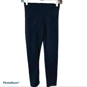 🥑5/$25 Toned by ashy bines Blackout 3/4 black leggings sz Small